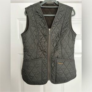 Women’s olive green Barbour vest w/ zipper